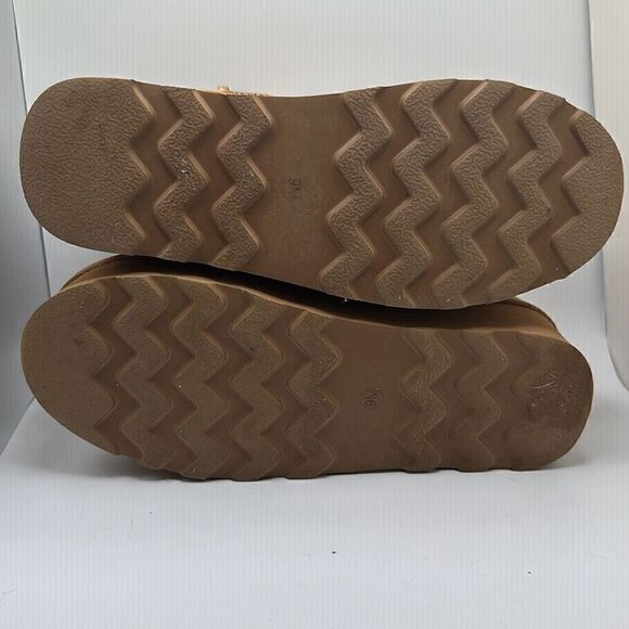 CUSHIONAIRE Women's Genuine Suede pull on platform boot +Memory Foam 9 CHESTNUT - Picture 5 of 7